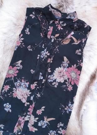 Блуза з орнаментом вишивки