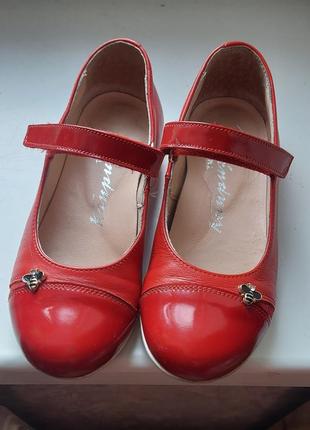 Кожанные красные туфельки 28 размер