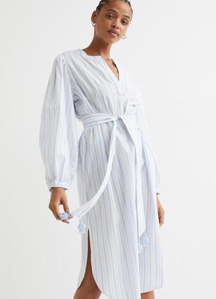 Сукня довжиною до литок з повітряного бавовняного плетіння з v-подібним вирізом спереду