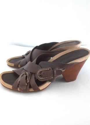 Стильные кожаные босоножки шлёпанцы на каблуке от бренда clarks, р.38 код s0870