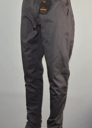 Брюки зауженные industrialize slim fit chinos trousers (m) с бирками5 фото