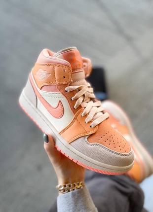 Високі кросівки   nike air jordan 1 mid "apricot orange" розміри 36-45