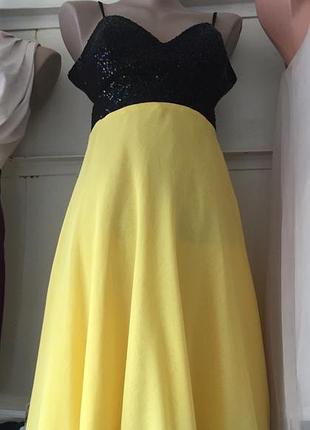 Ошатнішою плаття, паєтки, випускний