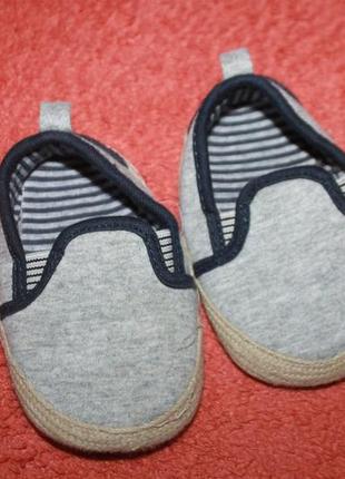 Пинетки мокасинчики фирмы next на 3-6 мес.