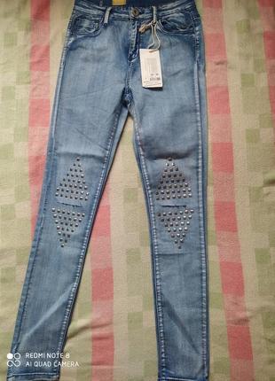Крутые новые джинсы