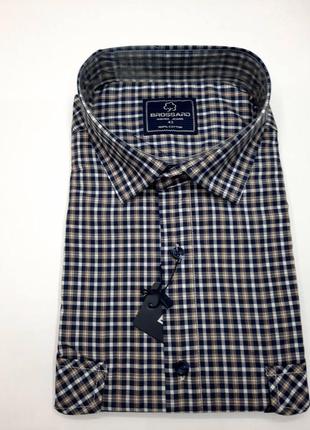Стильная,  летняя  классическая рубашка -клетка с двумя карманами.1 фото