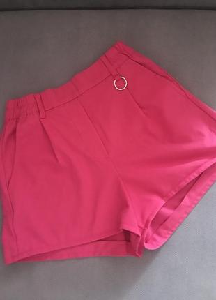 Яскраві шорти bershka