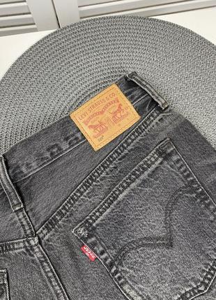 Жіночі джинсові шорти levi's 5013 фото