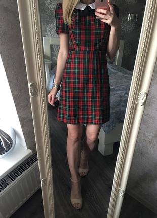 Платье в клетку с белым воротничком и чёрным бантом