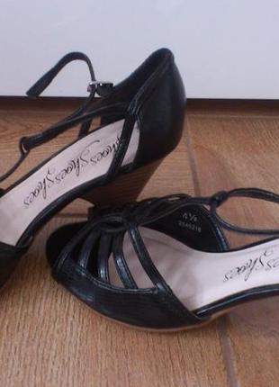 Босоножки кожаные женские черные сандалии босоніжки шкіряні жіночі чорні marks & spencer2 фото