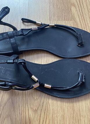 Босоніжки, сандалі