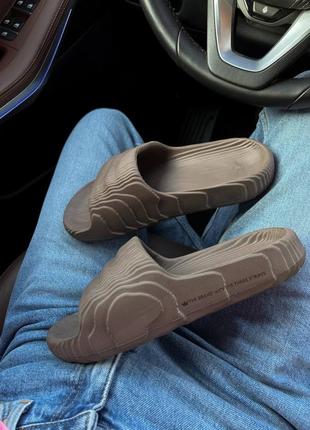 Adidas yeezy adilette slide brown летние тапочки адидас изи коричневые