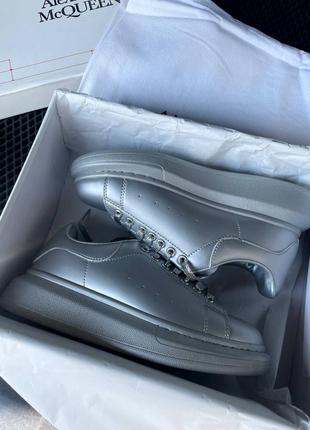Alexander mcqueen grey жіночі кросівки маквин сріблясті3 фото