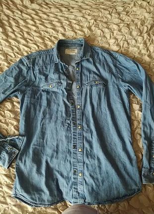 Фирменная рубашка джинсовая, м, ньюанс!!!