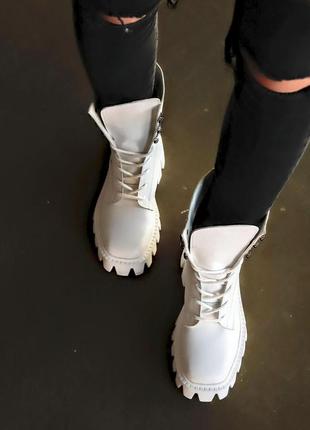 Демисезонные кожаные женские ботинки на платформе zip9 фото