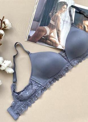 Гладкий бюстгальтер бра без кісточок з мереживною спинкою
