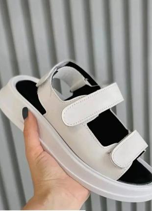 Шкіряні босоніжки