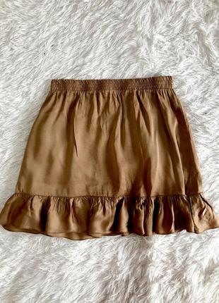 Стильная бежевая юбка с сатиновыми воланами pronto moda7 фото