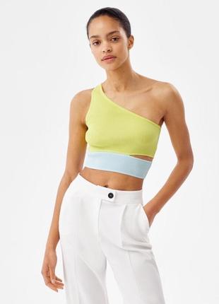 Топ bershka на одне плече