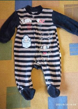 Велюровий чоловічок і спортивний велюровий костюм