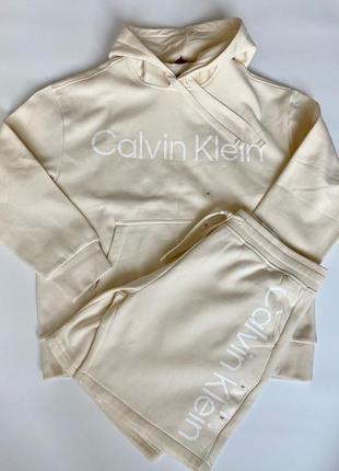 Чоловічий костюм calvin klein m