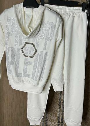 Костюм трійка,колір молоко, туреччина,висока якість.