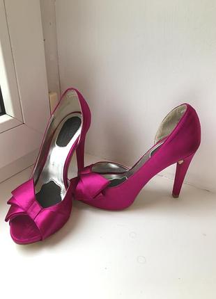 Босоножки в безумно красивом цвете