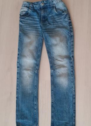 Фирменные джинсы.