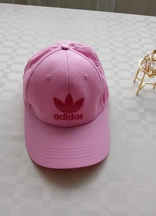 Жіноча кепка adidas
