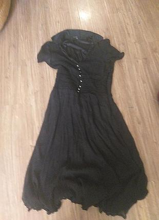 Легое летнее платье р. s с жемчужными пуговками