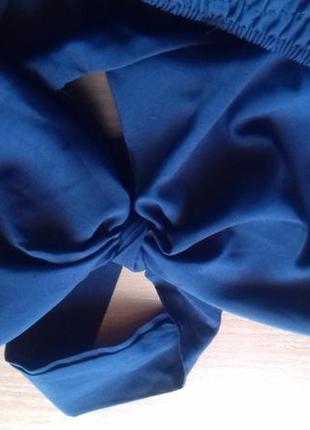Синее вискозное платье с плиссированной юбкой.7 фото