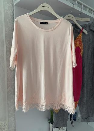 Пудровая футболка батал с кружевом f&f