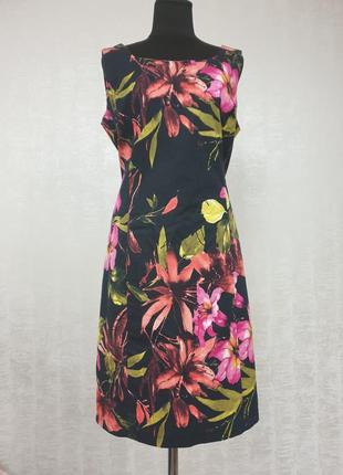 Італія,  яскрава сукня