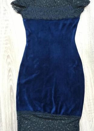 Велюрова сукня синього кольору з мереживом1 фото