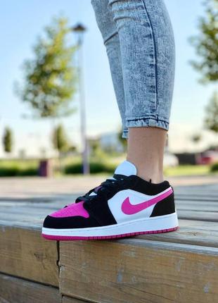 Nike air jordan retro 1 low pink black white / жіночі кросівки найк аїр джордан10 фото