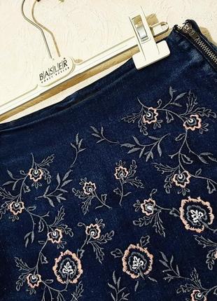 Брендовая джинсовая юбка тёмно синяя женская мини с вышивкой трапеция застёжка-молния top secret4 фото