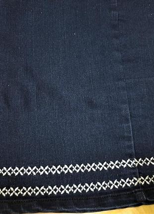 Брендовая джинсовая юбка тёмно синяя женская мини с вышивкой трапеция застёжка-молния top secret8 фото
