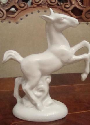 Старинная статуэтка лошадка лошадь конь фарфор германия