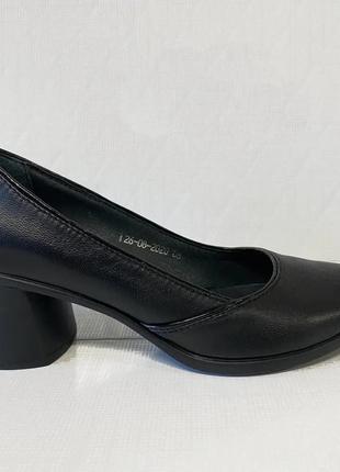 Классические черные кожаные женские туфли на небольшом каблуке2 фото