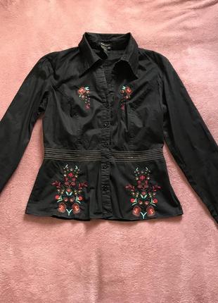 Чёрная рубашка с вышивкой