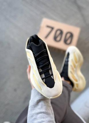 Кросівки adidas yeezy boost 700 v3 beige2 фото