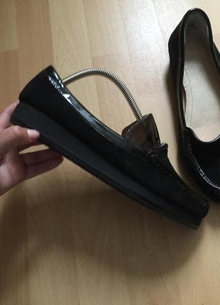 Шкіряні туфлі мокасини clarks