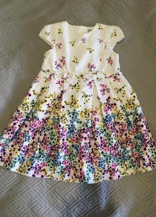 Гарне плаття на дівчинку 5-6 років