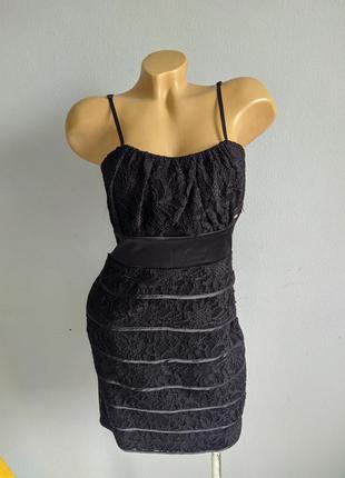 Маленька чорна сукня, італія.