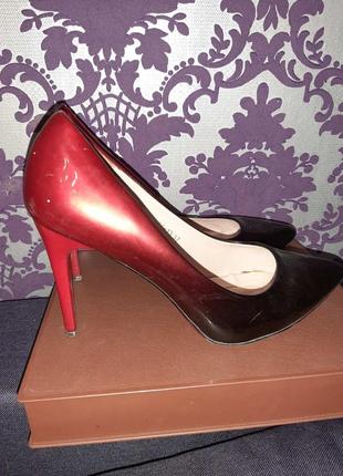 Туфлі лаковані червоно-бордові