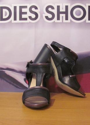Распродажа! босоножки (польша) стильные летние босоножки на толстом устойчивом каблуке.2 фото