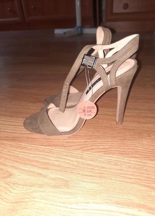 Босоніжки, розмір 36