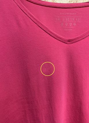 Яскрава рожева малинова футболка на кут9 фото