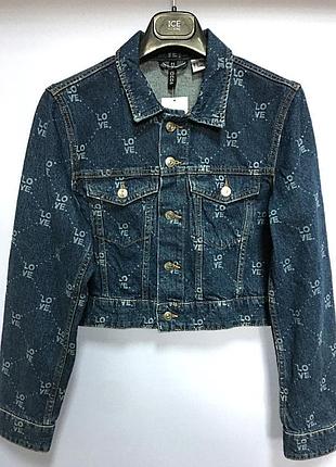 Короткая джинсовая куртка h&m.