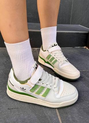 Стильные женские кроссовки adidas forum 84 green premium белые с зелёным